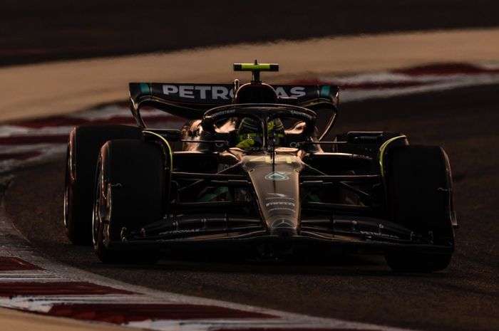 Lewis Hamilton kesal suaranya tidak didengarkan oleh tim Mercedes
