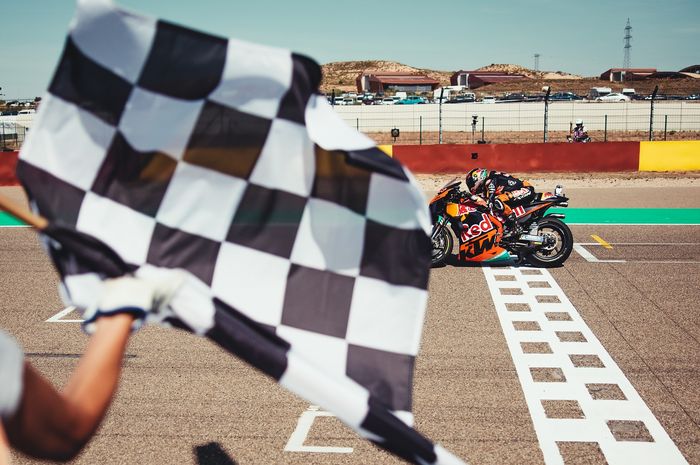 Bendera-bendera di MotoGP, apa saja dan apa masing-masing artinya?