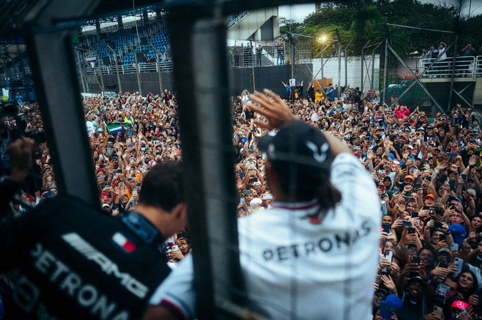 Tim Mercedes minta maaf ke penggemar atas performa buruk di awal F1 2023