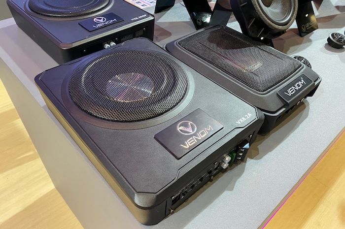 Pilihan subwoofer aktif untuk mobil listrik