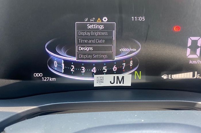 Pilih Design untuk mengubah tampilan spidometer dan tachometer pada Toyota Agya GR Sport