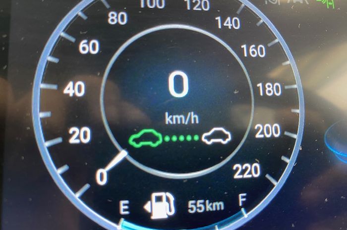 Indikator jarak antara dua mobil pada Adaptive Cruise Control Chery Omoda 5