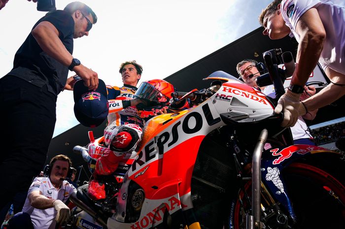 Gara-gara patah tulang di tangan, Marc Marquez fix absen dari MotoGP Argentina 2023 minggu depan.