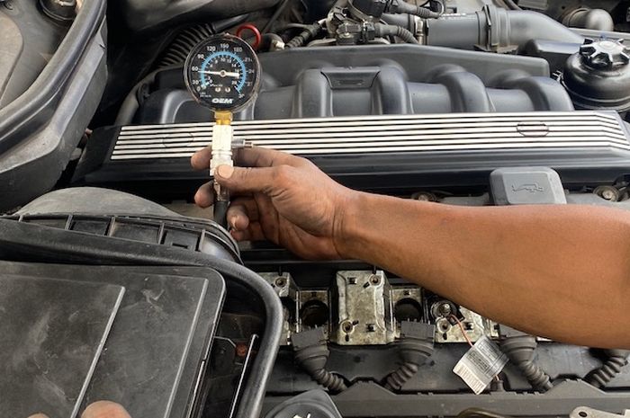 Kompresi mesin bocor bikin efek mengerikan ke mesin mobil