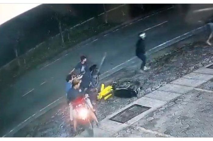 Ungaran darurat gangster bersenjata, dua remaja tunggang langgang dikejar pakai celurit