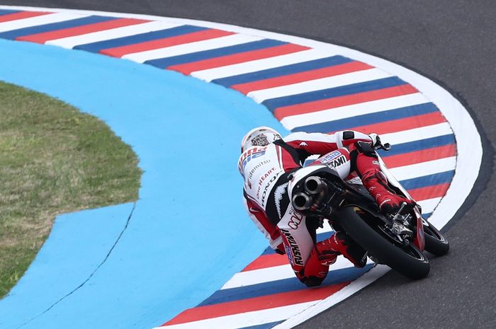 Romano Fenati tercepat di FP3 Moto3 Argentina 2023, Mario Aji sempat masuk 10 besar berkat lintasan basah.