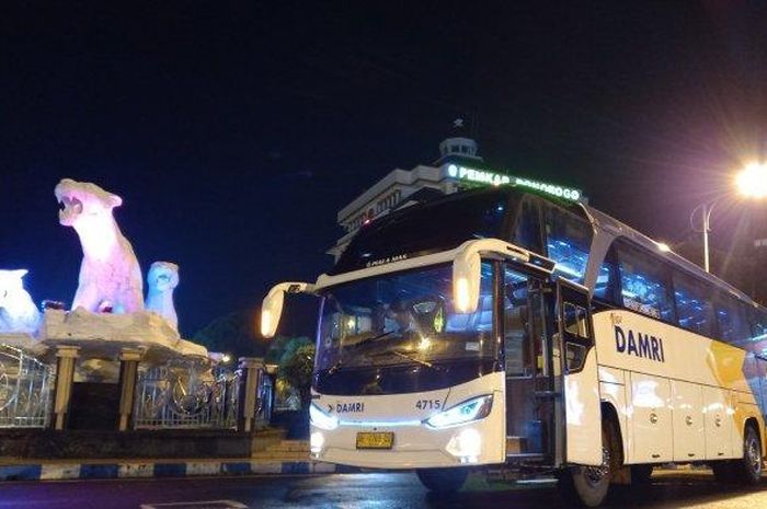 DAMRI membuka rute bus AKAP Jatim-Banten dengan tarif Rp 240 ribu per penumpang.