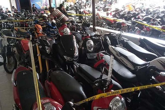 Ratusan motor yang melakukan balap liar di Jalur Lintas Selatan (JLS) Tulungagung, Pantai Popoh-Brumbun. 