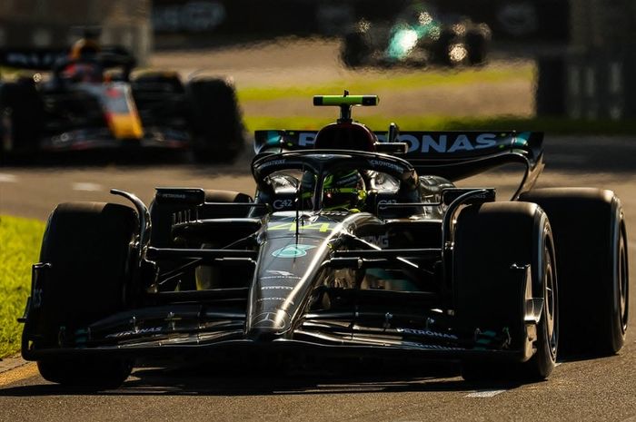 Lewis Hamilton kecewa dicuekin tim Mercedes usai berhasil meraih podium di F1 Australia 2023