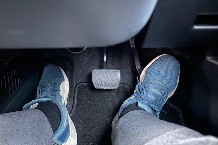 Matikan mesin mobil sambil geber, awas malah bisa jadi masalah.