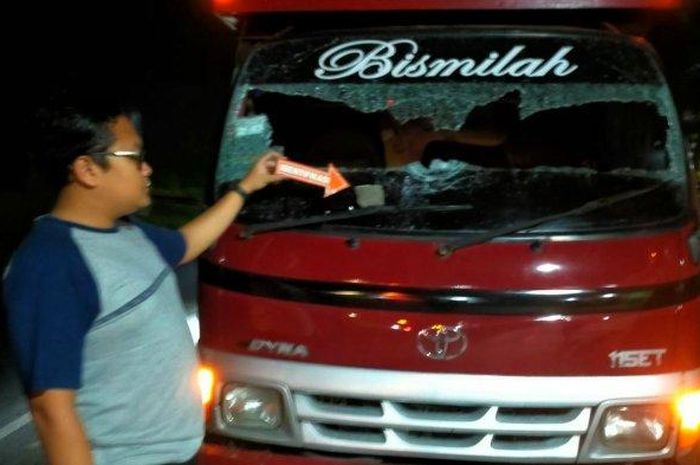 Kaca truk di Mojokerto pecah uysai jadi sasaran lempar batu orang tak dikenal