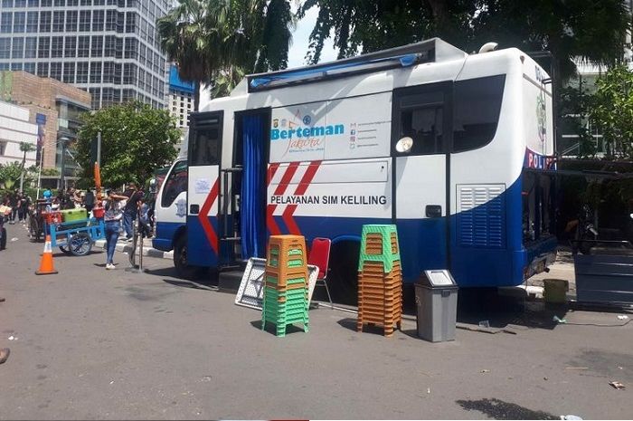Ilustasi mobil layanan SIM keliling di Jakarta.