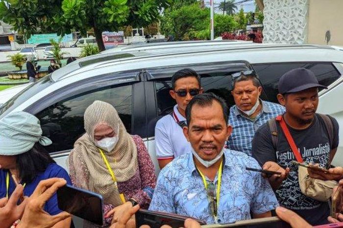 Nimerodi Gelo, Pengacara Siti Fatimah Al Zana Nur Fatimah saat beri keterangan di Pengadilan Negeri Pati