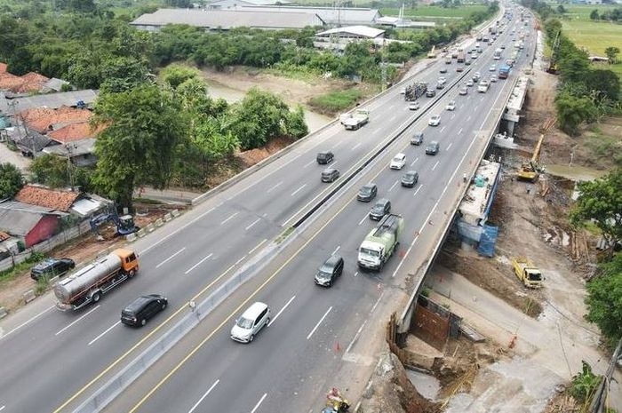 Ilustrasi Tarif Tol Trans Jawa 2023 untuk mudik Lebaran.