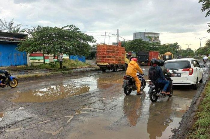 Polda Banten larang pemotor lewat JLS Cilegon.