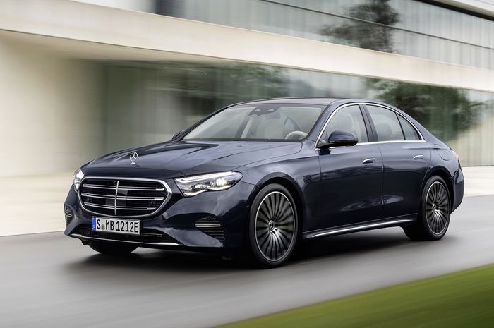 Mercedes-Benz telah merilis mobil baru Mercedes-Benz E-Class generasi terbaru.