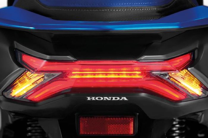 Bocoran tampilan Honda PCX baru yang lebih sporty dengan mengusung grafis agresif dan aksen doff di bodinya.