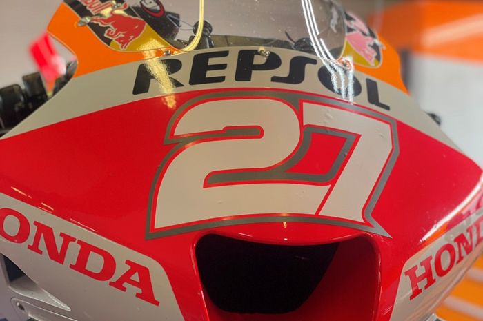 Iker Lecuona menggunakan nomor start 27 di MotoGP Spanyol 2023, mengembalikan nomor legendaris tersebut ke Repsol Honda.