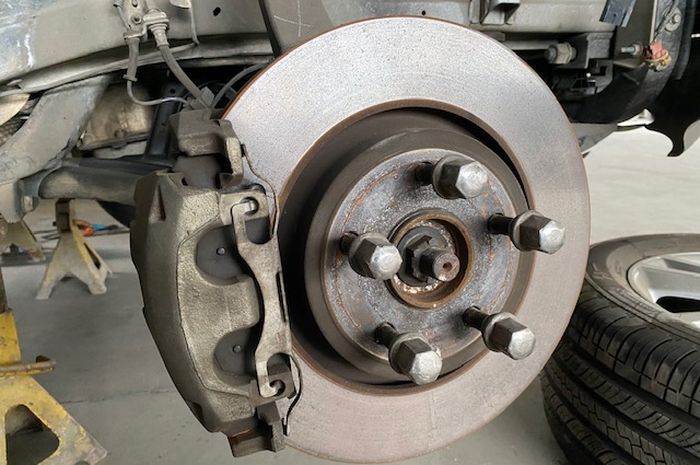 Ilustrasi kampas rem mobil diesel atau bensin bisa jadi penyebab enggak rem pakem