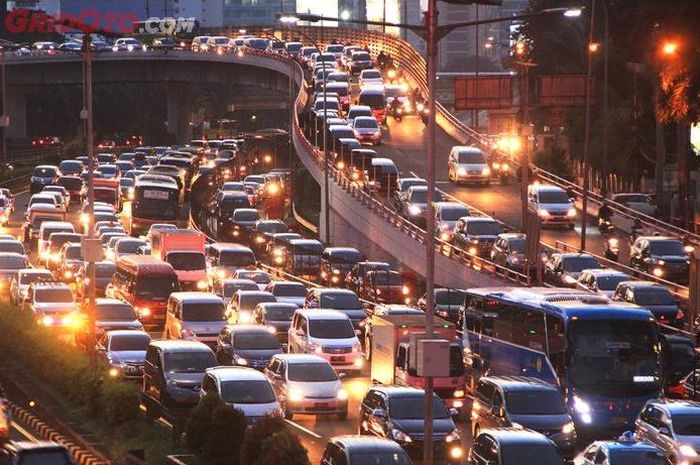 Sebanyak 460 ribu lebih kendaraan belim kembali ke Jakarta di pengujung libur Lebaran 2023. 