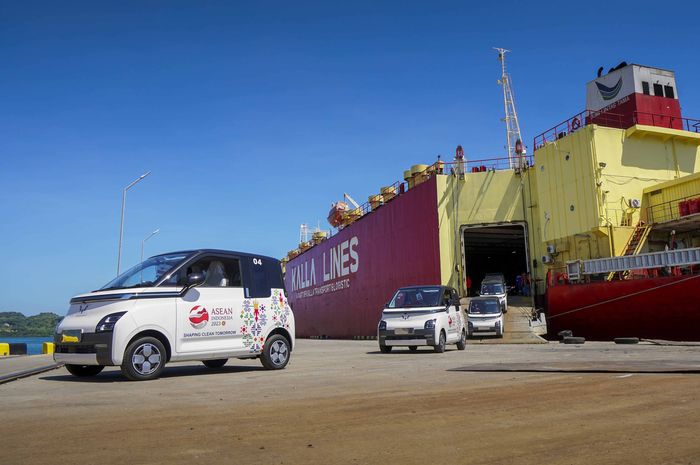 50 unit Air ev saat tiba di Labuan Bajo. Seluruh unit yang didatangkan merupakan Air ev varian Long Range dengan kelir bodi Pristine White