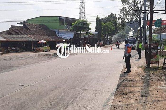 Dishub Sukoharjo dan Satlantas Polres Sukoharjo razia truk sampai mobil barang di Jl Tengklik, Tawangsari, Sukoharjo, Jawa Tengah