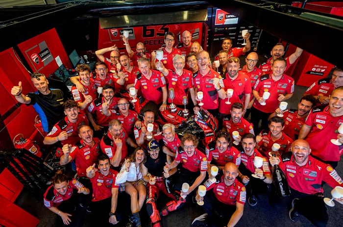 Pecco Bagnaia sering dianggu hatersnya sang guru, Valentino Rossi