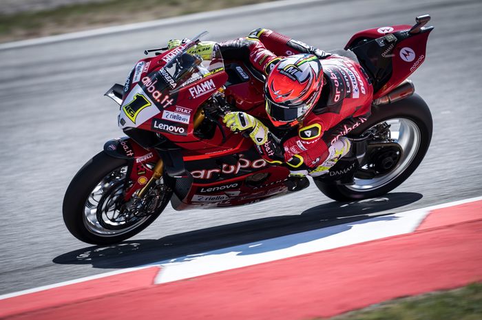 Mesin motor Ducati kena potong 250 RPM, tapi Jonathan Rea belum sebut untuk menjegal laju Alvaro Bautista di WorldSBK Catalunya 2023.