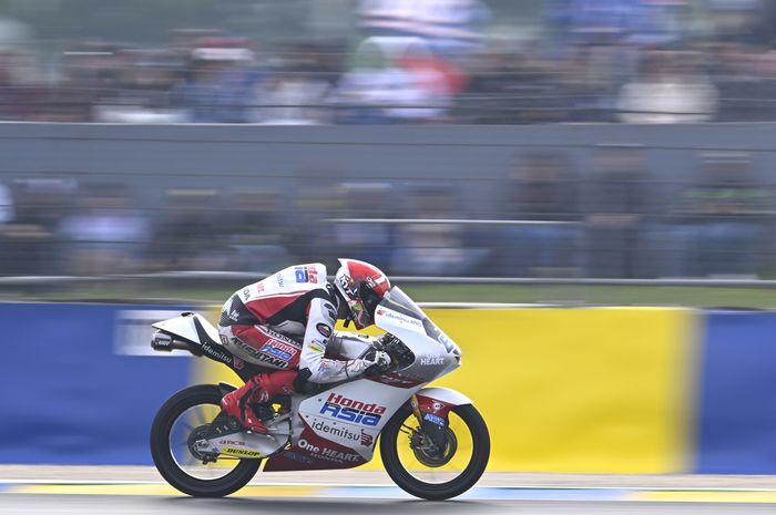 Daniel Holgado sukses memenangkan Moto3 Prancis 2023, sementara pembalap Indonesia Mario Aji mundur teratur.