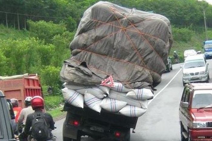 ilustrasi truk ODOL.