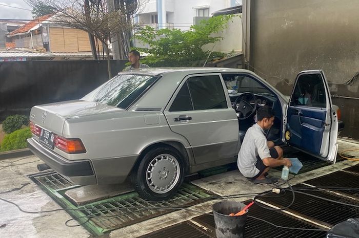 Ilustrasi. Saat cuci mobil sebaiknya gunakan 3 lap berbeda