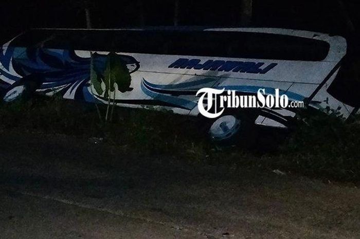 Bus PO Rajawali terseok-seok di jalur lingkar utara Boyolali, Jawa Tengah