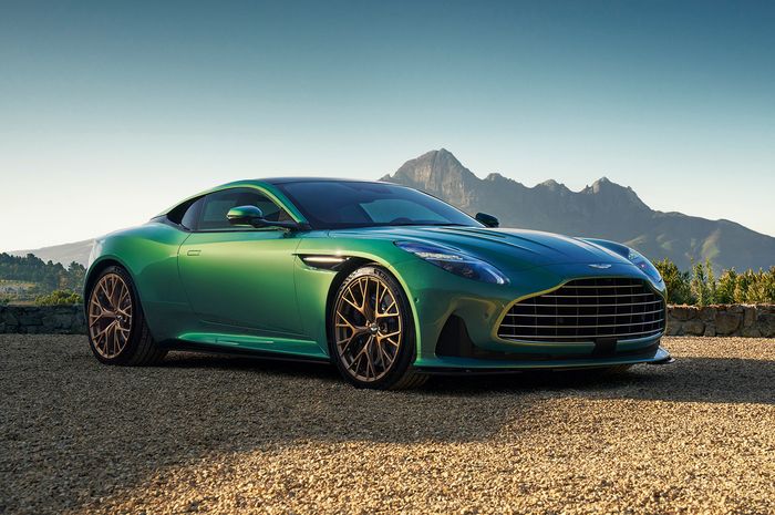 Aston Martin DB12 telah meluncur sebagai mobil baru Super Tourer Aston Martin.