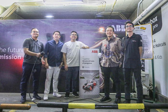 Casion dan ABB bangun charging station di Cilandak Town Square