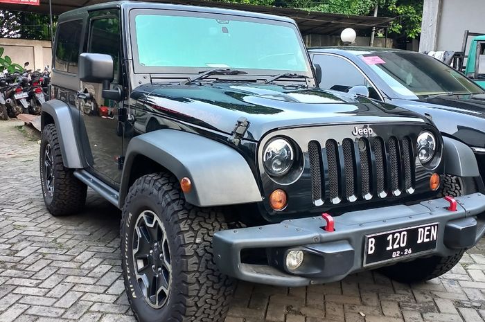 Jeep Wrangler Rubicon milik Mario Dandy terparkir di halaman Kejaksaan Negeri Jakarta Selatan.