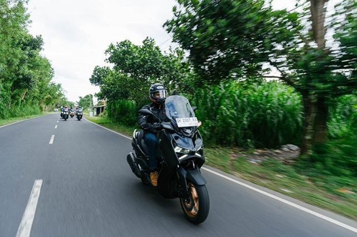 Yamaha XMAX dapat menjadi teman touring yang menyenangkan.