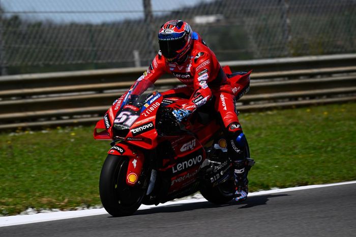 Michele Pirro dapat hadiah spesial dari Ducati