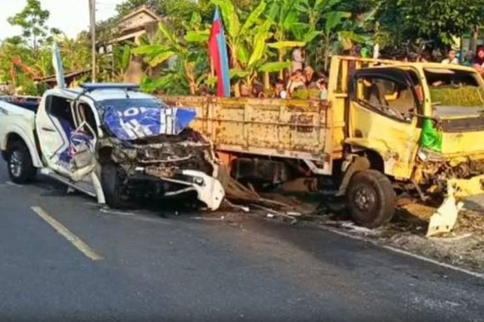 Kondisi  mobil patwal rombongan Wakil Bupati Pangandaran yang mengalami kecelakaan beruntun di Jalan Raya Ciamis-Banjar, Selasa (30/5/2023).