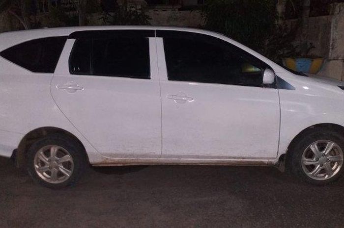 Daihatsu Sigra yang aslinya warna oranye diubah jadi putih oleh pasutri, pelaku maling di PT GGPC