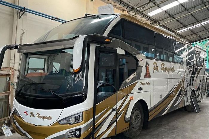Penampakan bus baru PO Haryanto, pakai bodi Zeppelin G5 bikinan Karoseri Gunung Mas.