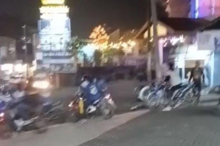 Geng motor cianjur resahkan warga karena menyerang tanpa menarget
