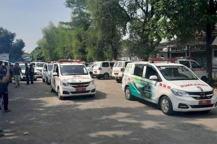 Ratusan sopir ambulans menggeruduk kantor Dinas Perhubungan Purwakarta pada Jumat (2/6/2023). Aksi tersebut dilakukan sebagai protes atas ucapan Kadishub Purwakarta yang menyebut sopir ambulans ugal-ugalan.