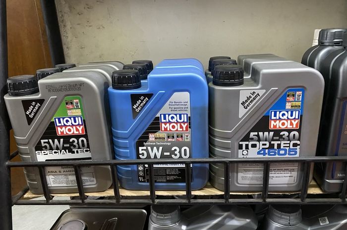 Oli dengan kekentalan SAE 5W-30 cocok untuk mesin modern dengan celah komponen sempit.