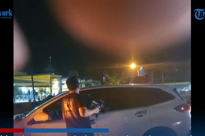 Daihatsu Terios putih dikepung Polisi bersenjata lengkap di Sei Wampu, Stabat, Langkat, Sumatera Utara