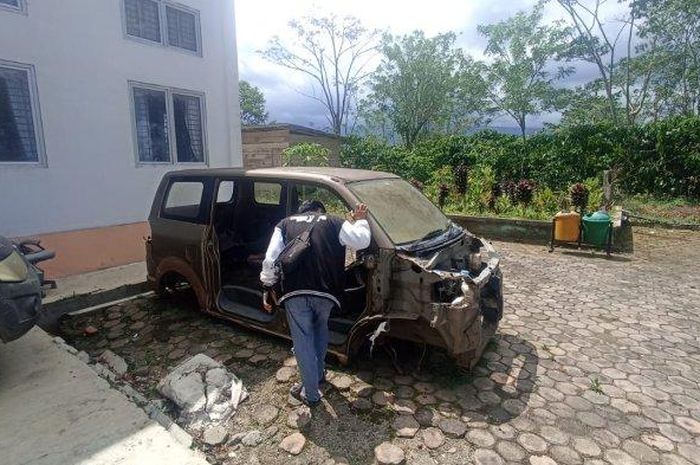 Suzuki APV dinas pelat merah yang dipakai mantan Kabid Disparpora kabupaten Kepahiang dikembalikan dalam wujud sisa kerangka saja