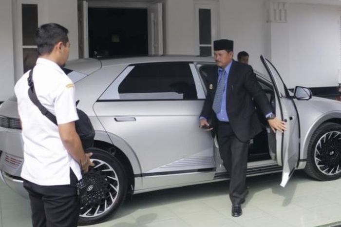 Wali Kota Madiun, Maidi, mulai mengoperasionalkan mobil listrik Hyundai Ioniq 5 sebagai mobil dinas pada Rabu (7/6/2023).