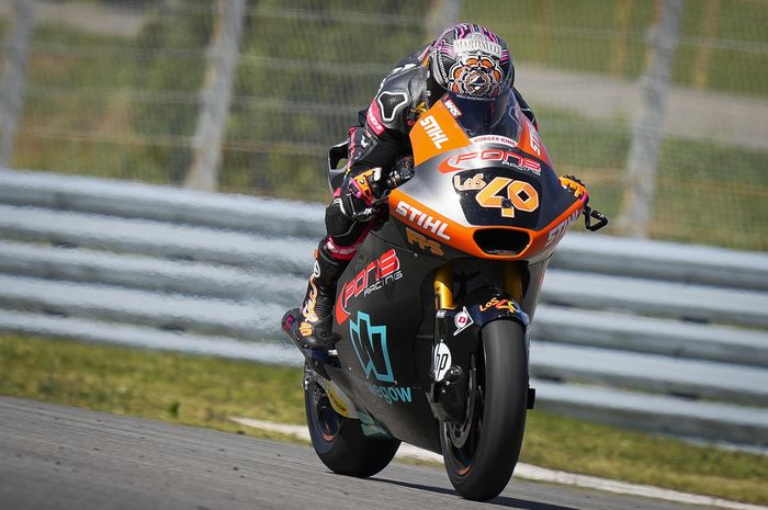 Crash parah di akhir, tapi Aron Canet tetap kunci pole position di kualifikasi Moto2 Italia 2023.