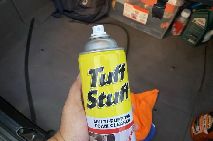 Salah satu cairan pembersih jok fabric dan karpet mobil