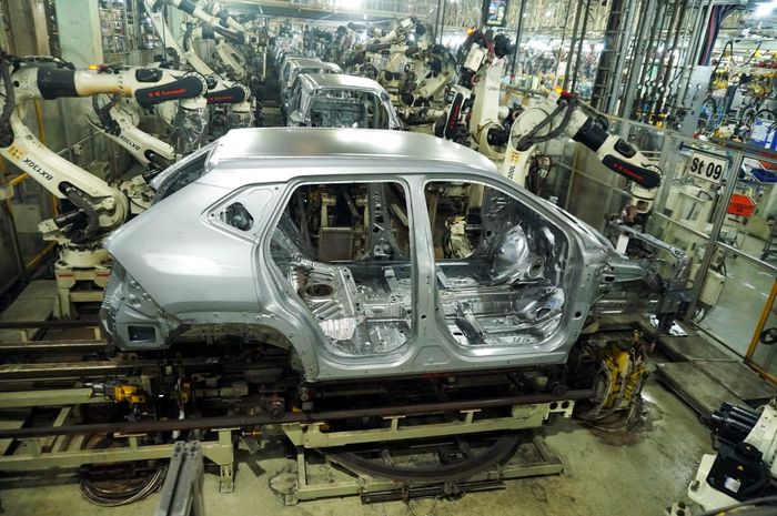 (ilustrasi) Produksi mobil Yaris Cross di pabrik Toyota Karawang