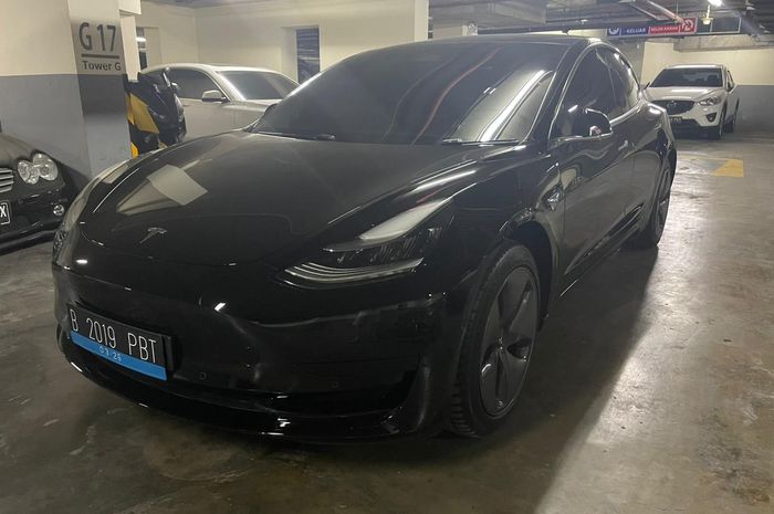 Mobil listrik Tesla yang dijadikan untuk wedding car Alva Rental